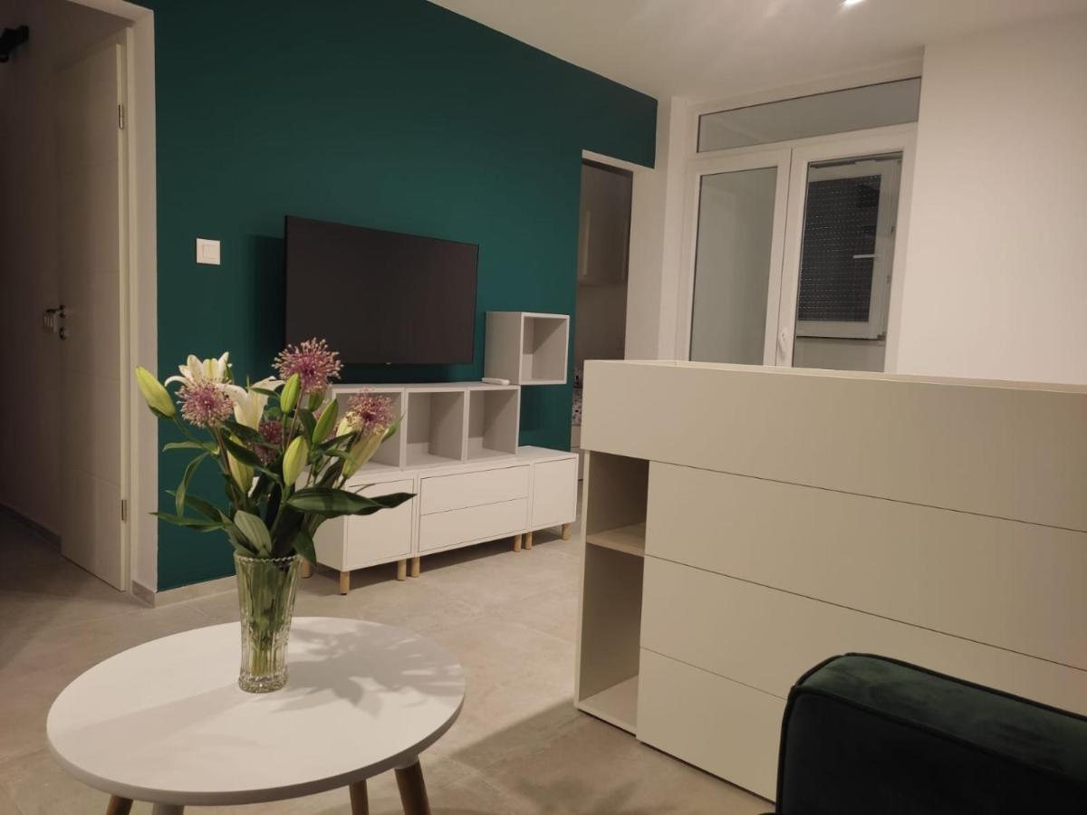 Studio Apartman Irma Cervar 波雷奇 外观 照片