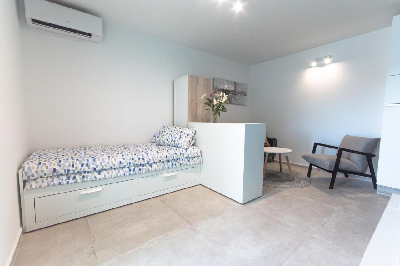 Studio Apartman Irma Cervar 波雷奇 外观 照片